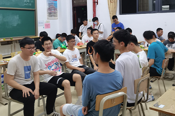 测绘211班开展中秋团建活动-北部湾大学资源与环境学院